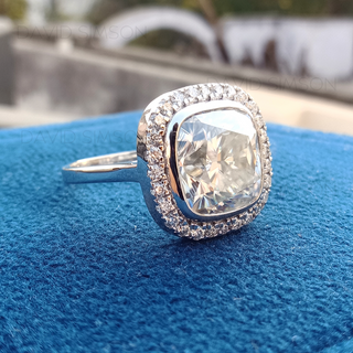 Bague de fiançailles halo en moissanite et diamant taille coussin de 2,50 ct