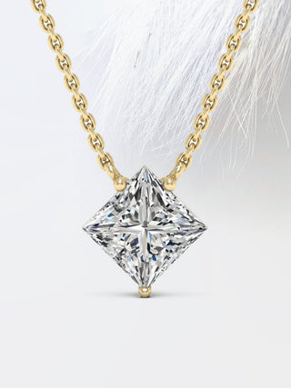 Collier pendentif solitaire diamant moissanite taille princesse