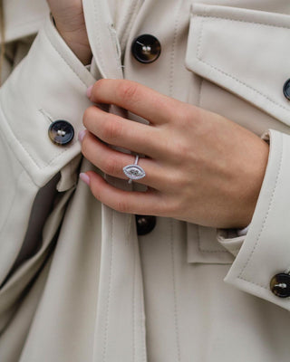 Anillo de compromiso de moissanita con halo doble y marquesa de 1,80 quilates