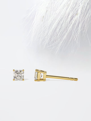 Pendientes minimalistas de moissanita con corte solitario Asscher para ella 