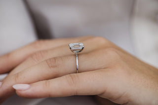 Bague de fiançailles avec solitaire en émeraude et moissanite de 2,60 ct