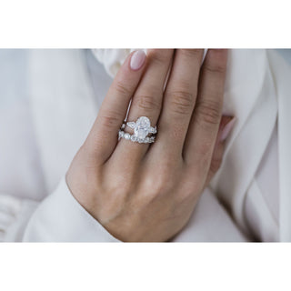 Bague de fiançailles ovale à trois pierres en moissanite de 4,0 ct