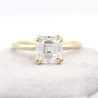 Anillo de compromiso con diamante moissanita solitario de talla Asscher de 2,0 quilates 