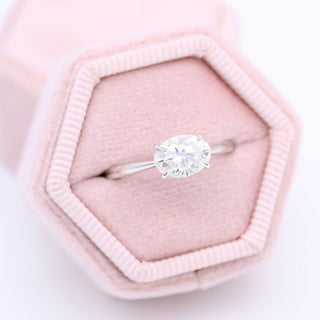 Bague de fiançailles en moissanite solitaire taille ovale East West de 2,0 ct 