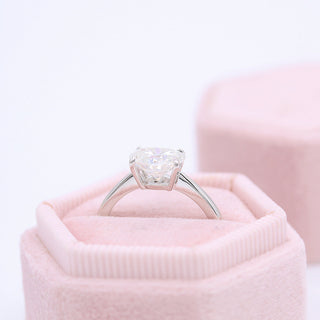 Bague de fiançailles en moissanite solitaire taille ovale East West de 2,0 ct 