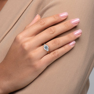 Bague de fiançailles à trois pierres avec diamants taille coussin CVD de 2,0 à 3,0 ct