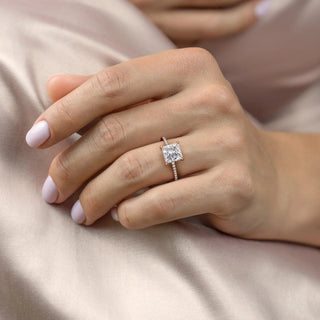 Bague de fiançailles avec halo caché et sertissage pavé de princesse de 1,50 à 3,50 ct