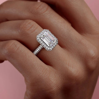 Bague de fiançailles en forme d'émeraude avec double halo et triple pavé de 1,0 à 3,0 ct