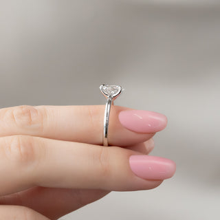 Anillo de compromiso solitario con diamante CVD de talla ovalada de 2,0 a 4,0 quilates