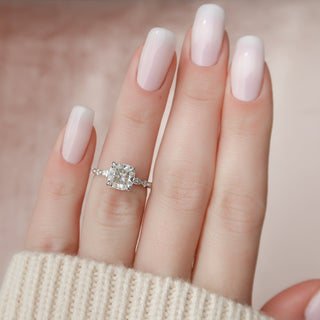 Bague de fiançailles avec halo caché et pavé de diamants CVD taille coussin de 2,0 à 4,0 ct