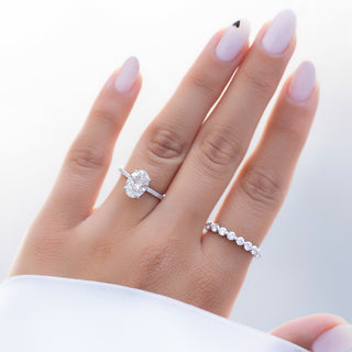 Bague de fiançailles avec halo caché et pavé de diamants CVD taille ovale de 1,50 à 3,50 ct