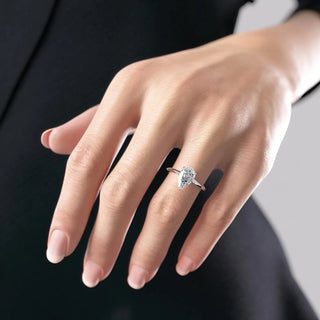 Anillo de compromiso con halo oculto de diamantes CVD de talla pera de 2,0 a 4,0 quilates