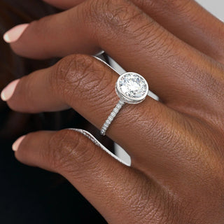 Bague de fiançailles avec diamants taille ronde CVD sertis et pavé de 2,0 à 4,0 ct