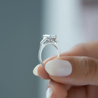 Bague de fiançailles avec pavé de diamants CVD taille émeraude de 1,0 à 3,0 ct