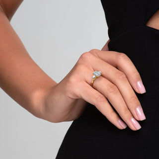 Bague de fiançailles à trois pierres avec diamants CVD taille émeraude de 2,0 à 4,0 ct