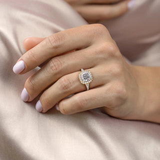 Bague de fiançailles avec halo de diamants CVD taille coussin de 2,0 à 4,0 ct et tige fendue