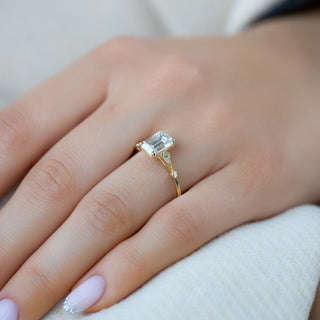 Bague de fiançailles de style unique avec diamant CVD taille émeraude de 1,0 à 3,0 ct