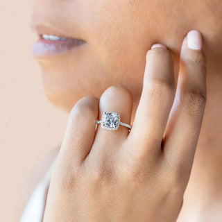 Bague de fiançailles en moissanite avec diamant halo taille coussin de 2,15 ct 