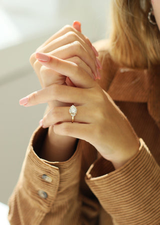 Anillo de compromiso con diamantes cultivados en laboratorio de 2,1 ct con forma redonda F-VS1 