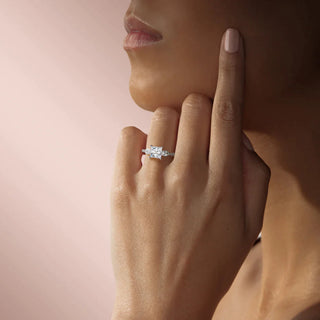 Bague de fiançailles à trois pierres en moissanite taille princesse de 2,78 ct 