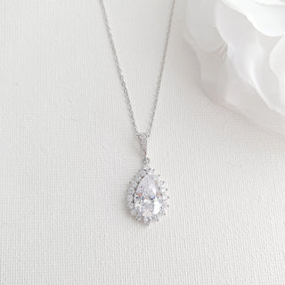 Collier en forme de goutte avec halo de moissanite en forme de poire de 1,0 ct pour femme