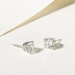 Boucles d'oreilles à tige rondes en diamant et moissanite pour femmes 