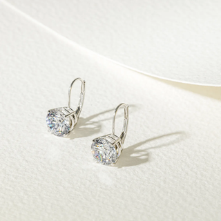 Boucles d'oreilles en diamants à coupe ronde Renee Moissanite pour femmes 