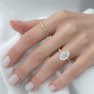 Bague de fiançailles avec halo caché et pavé de diamants CVD taille ovale de 1,0 à 3,0 ct