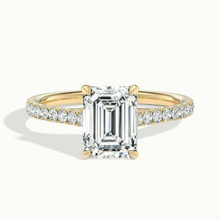 Bague de fiançailles en moissanite pavée de diamants taille émeraude de 1,50 ct