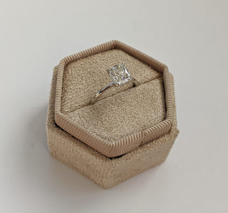 Bague de fiançailles solitaire en diamant avec coussin allongé en moissanite de 1,14 ct