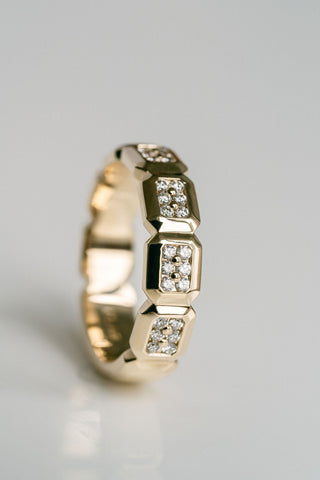 0.5 CT Round Cut Faceted Geometric Pavè Wedding Band For Men