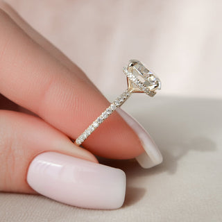 Anillo de compromiso con halo oculto de diamantes CVD redondos F/VS1 de 1,50 ct a 3,50 ct con engaste pavé