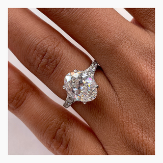 Bague de fiançailles avec diamants ovales pavés de 1,50 à 3,50 ct