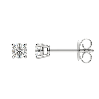 Boucles d'oreilles à tige solitaire en moissanite à taille ronde de 0,50 TCW à 1,0 TCW