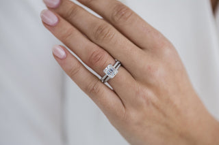 Bague de fiançailles en moissanite taille Ascher avec halo caché de 2,30 ct