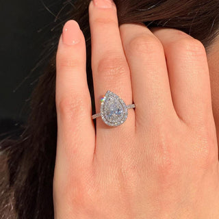 Bague de fiançailles halo de diamants en moissanite pavée en forme de poire de 2,10 ct pour elle