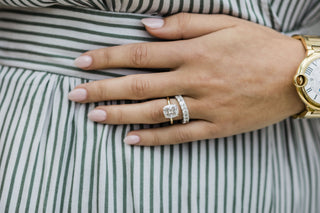 Anillo de compromiso solitario con diamante moissanita en talla cojín de 4,65 quilates para ella