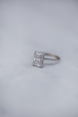 Bague de fiançailles pavée de diamants en moissanite avec halo caché de 2,70 ct