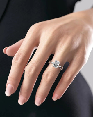 Bague de fiançailles avec diamant CVD taille émeraude de 1,0 à 3,0 ct et tige fendue