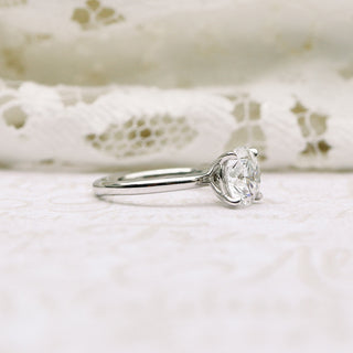 Anillo de compromiso solitario con diamante moissanita de cuatro puntas y 1,75 ct para ella