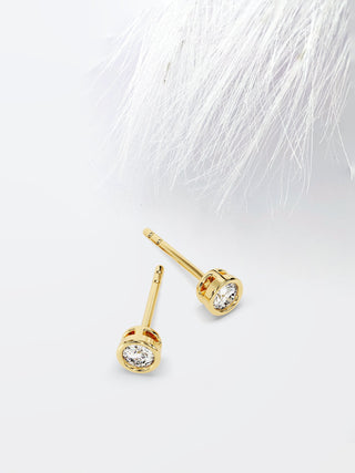 Clous d'oreilles en moissanite à diamants taille ronde sertis en lunette pour elle 