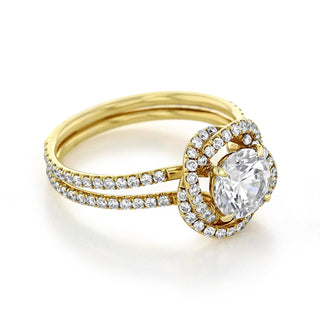 Anillo de compromiso de oro macizo con cuatro puntas y diamantes de moissanita de pavé doble redondo de 1,0 ct