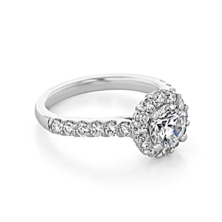 Bague de fiançailles solitaire en moissanite à 4 griffes et halo floral à taille ronde de 1,28 ct 