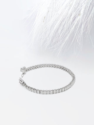 Pulsera de tenis con diamantes y moissanita de princesa en oro blanco