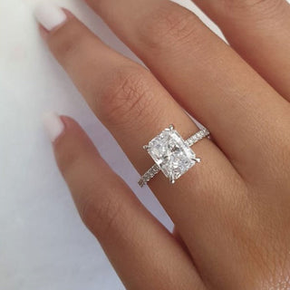 Bague de fiançailles pavée de diamants en moissanite taille radiant de 2,0 ct