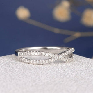 Alliance de mariage fendue en demi-éternité à taille brillant ronde 