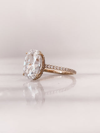 Bague de fiançailles ouverte avec halo caché en diamants et moissanite ovale pavée de 2,80 ct