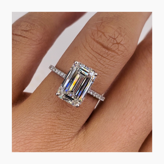 Bague de fiançailles avec diamants pavés G-VS en émeraude de 4,5 ct