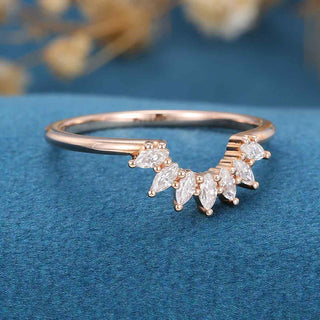 Alliance de mariage courbée en forme de marquise avec moissanite de 2,0 ct