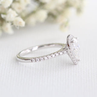 Bague de fiançailles halo de diamants en moissanite pavée en forme de poire de 1,50 ct pour elle